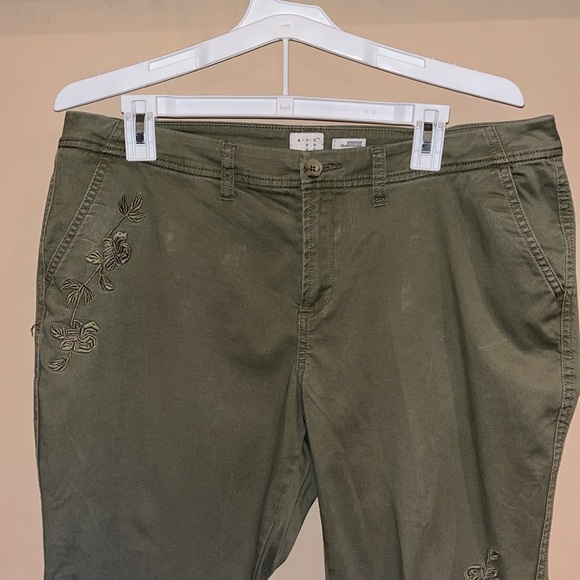 A new day pants, jeans like army green with embroidery size 14 stretch - Picture 2 of 7